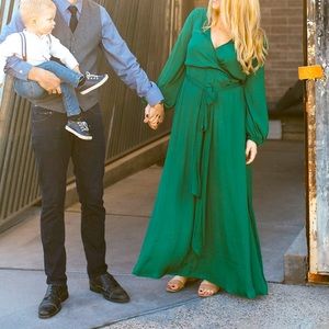 Gorgeous emerald green long-sleeve maxi dress with slit (size Large)